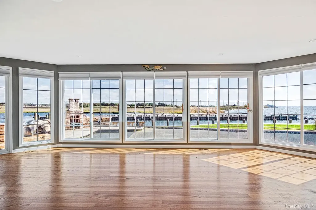 175 The Helm East Islip NY 11730