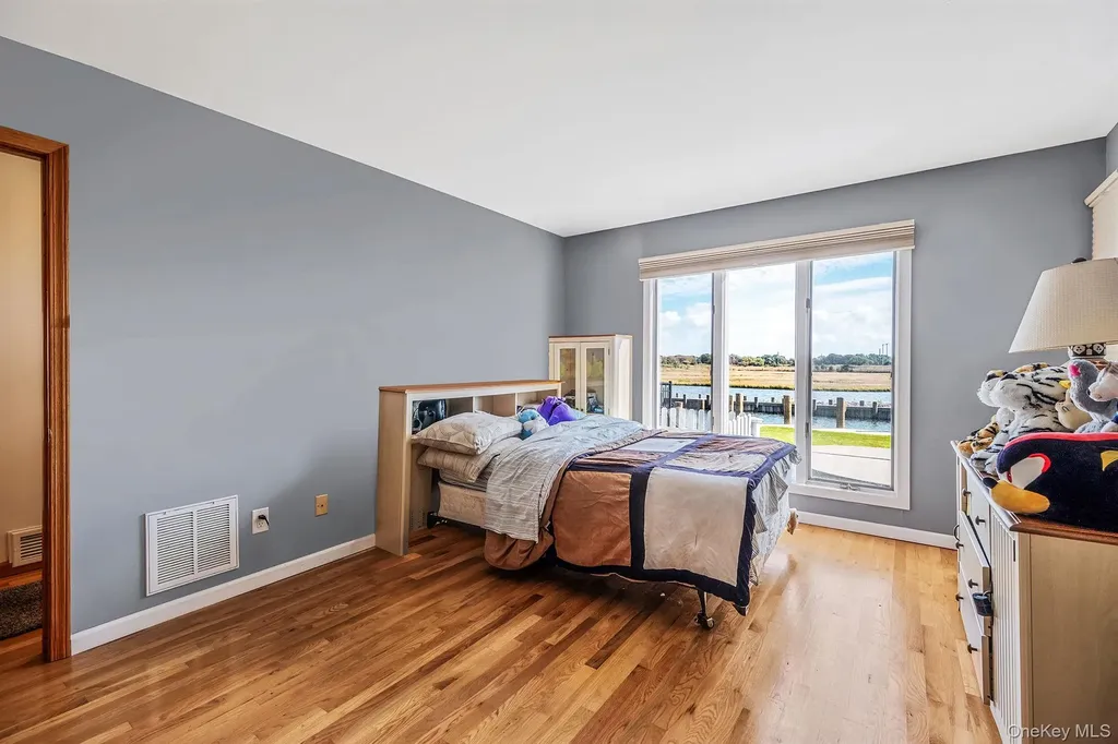 175 The Helm East Islip NY 11730