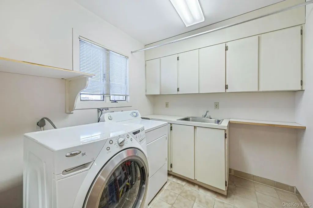 175 The Helm East Islip NY 11730