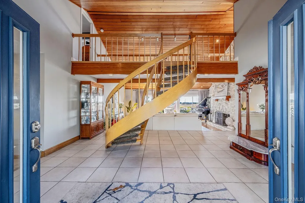 175 The Helm East Islip NY 11730