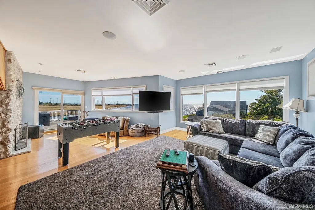 175 The Helm East Islip NY 11730
