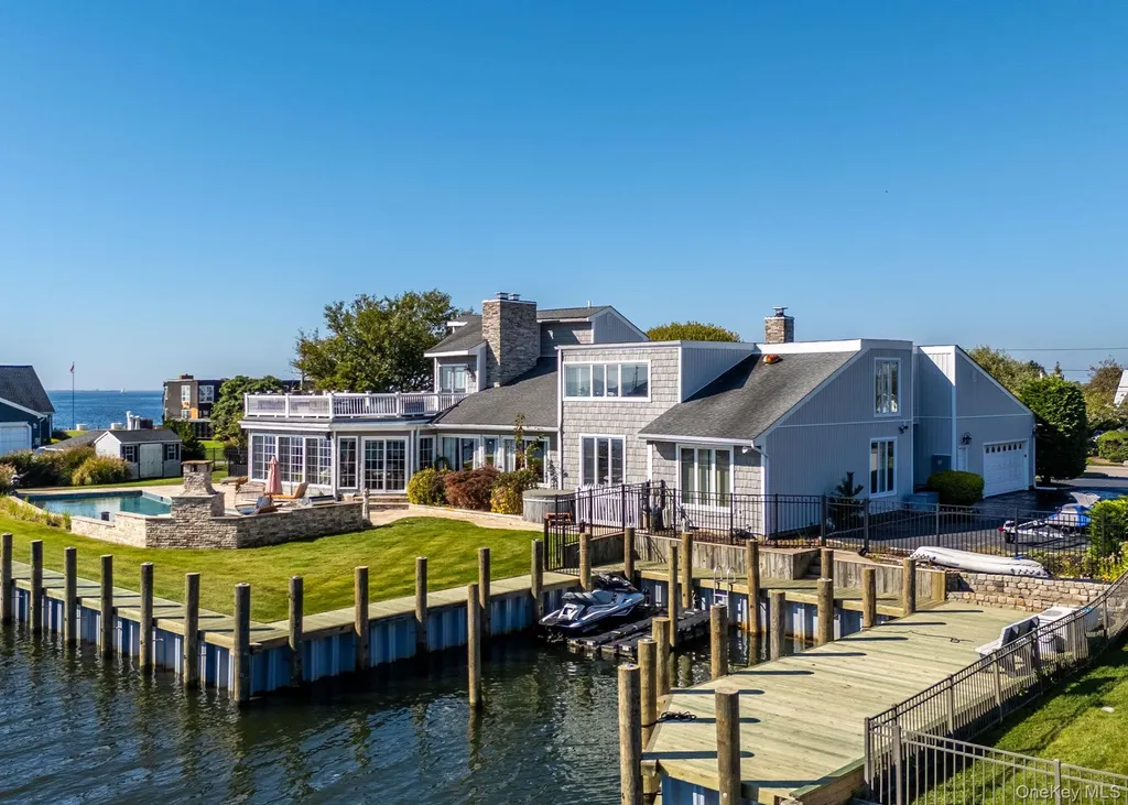 175 The Helm East Islip NY 11730