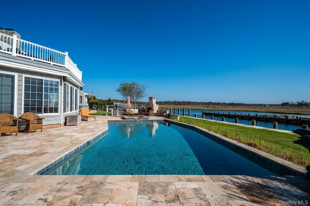 175 The Helm East Islip NY 11730