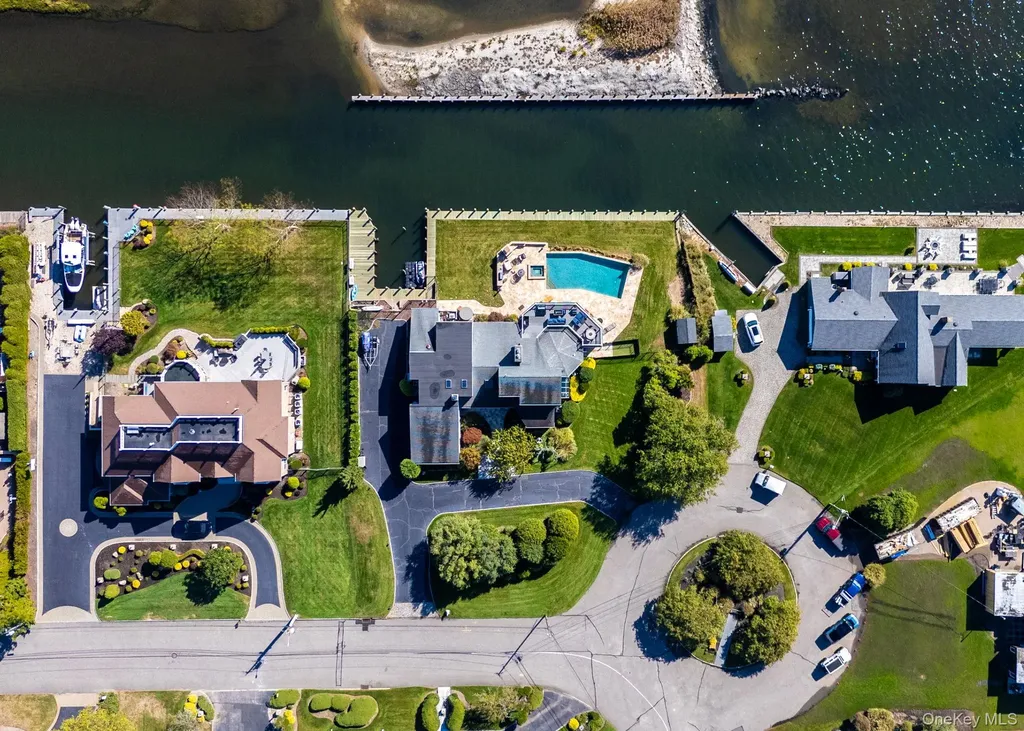 175 The Helm East Islip NY 11730