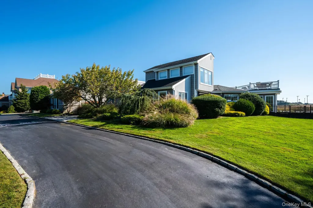 175 The Helm East Islip NY 11730