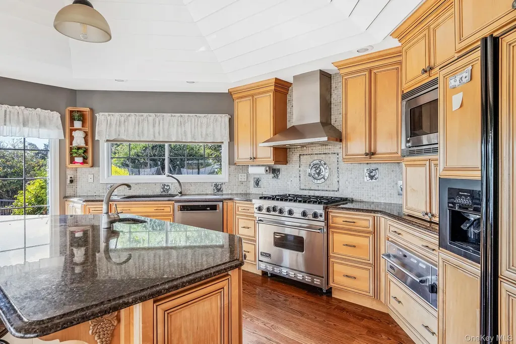 175 The Helm East Islip NY 11730
