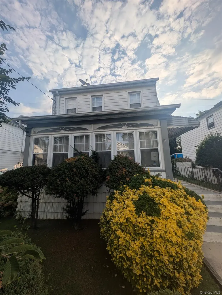 81 Cochran Place Valley Stream NY 11581