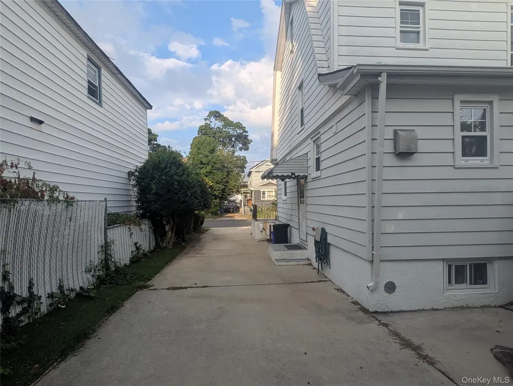 81 Cochran Place Valley Stream NY 11581