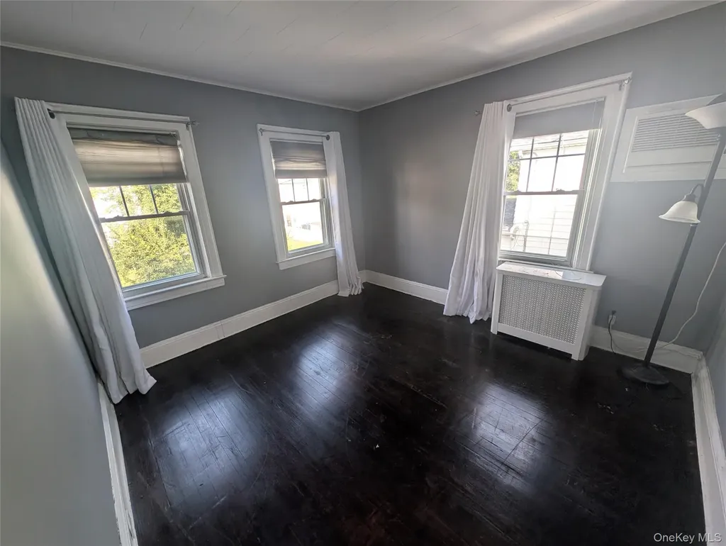 81 Cochran Place Valley Stream NY 11581