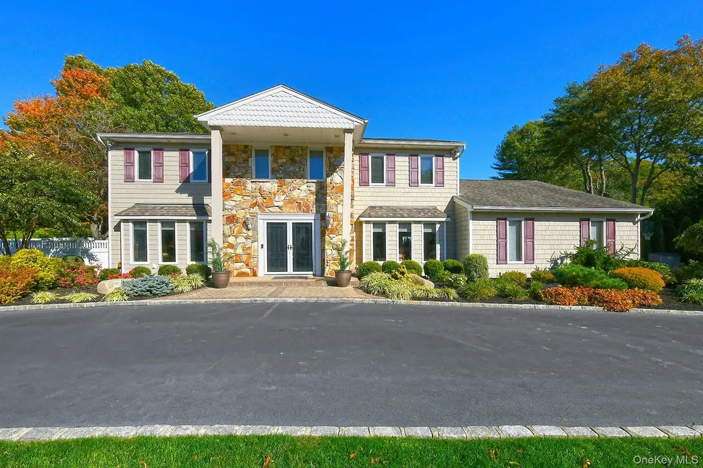 10 Burnham Lane Dix Hills NY 11746