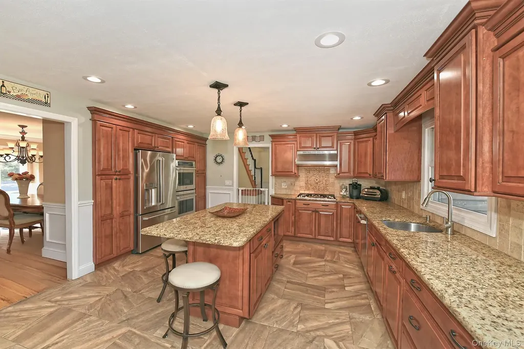10 Burnham Lane Dix Hills NY 11746