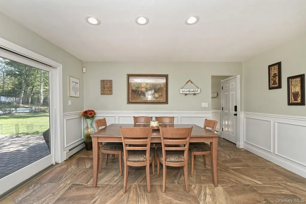 10 Burnham Lane Dix Hills NY 11746