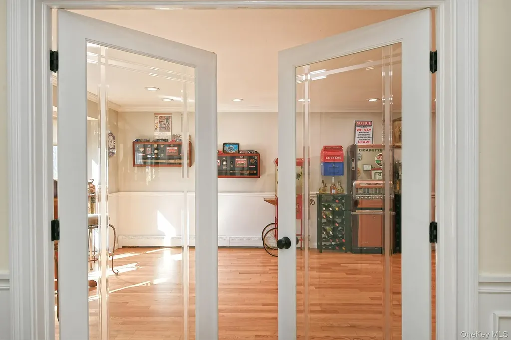 10 Burnham Lane Dix Hills NY 11746