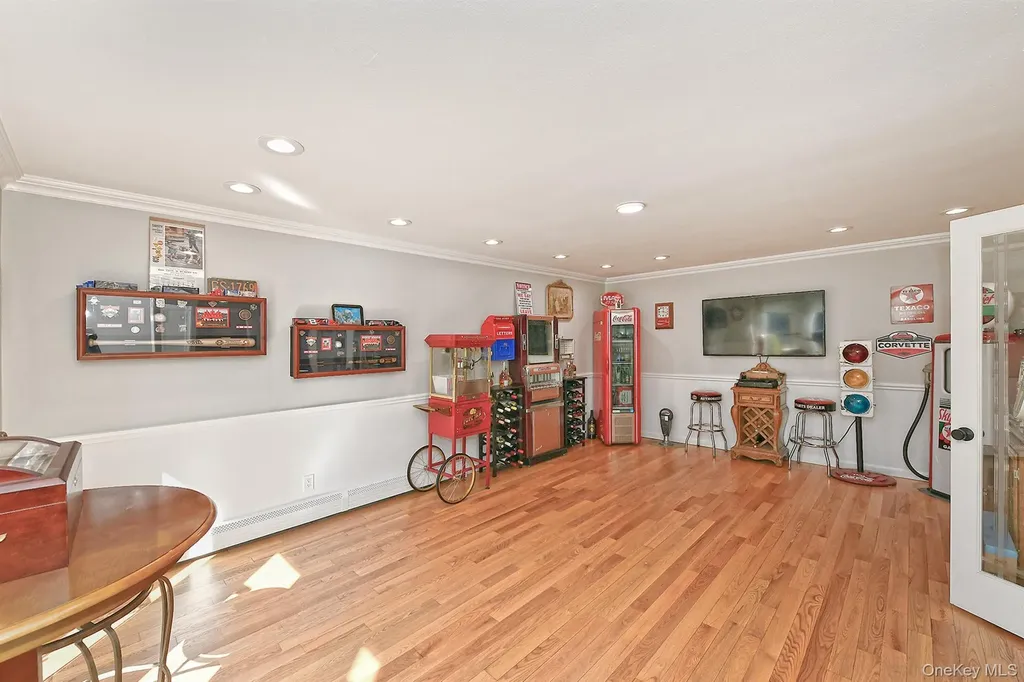 10 Burnham Lane Dix Hills NY 11746