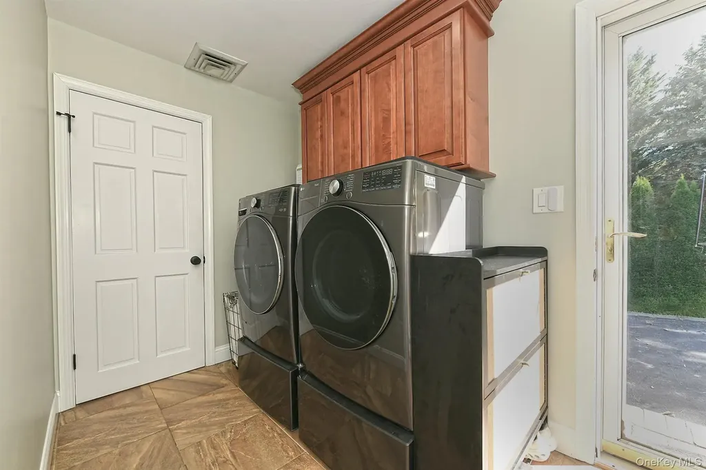 10 Burnham Lane Dix Hills NY 11746