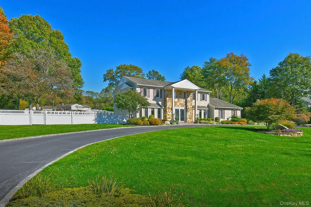10 Burnham Lane Dix Hills NY 11746