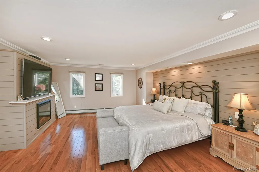 10 Burnham Lane Dix Hills NY 11746