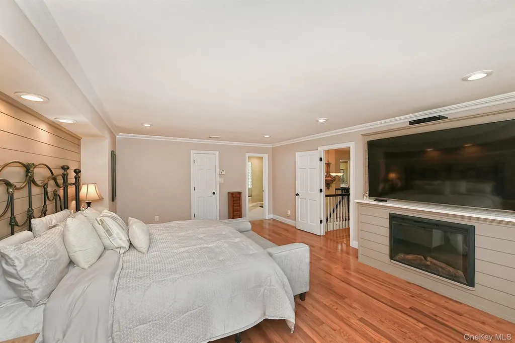 10 Burnham Lane Dix Hills NY 11746