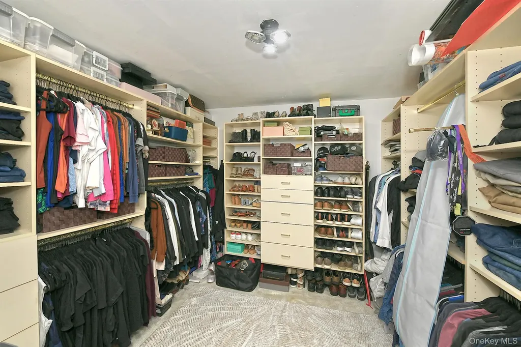 10 Burnham Lane Dix Hills NY 11746