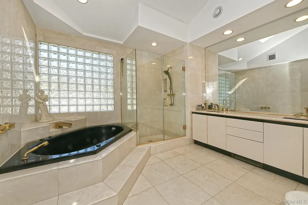 10 Burnham Lane Dix Hills NY 11746