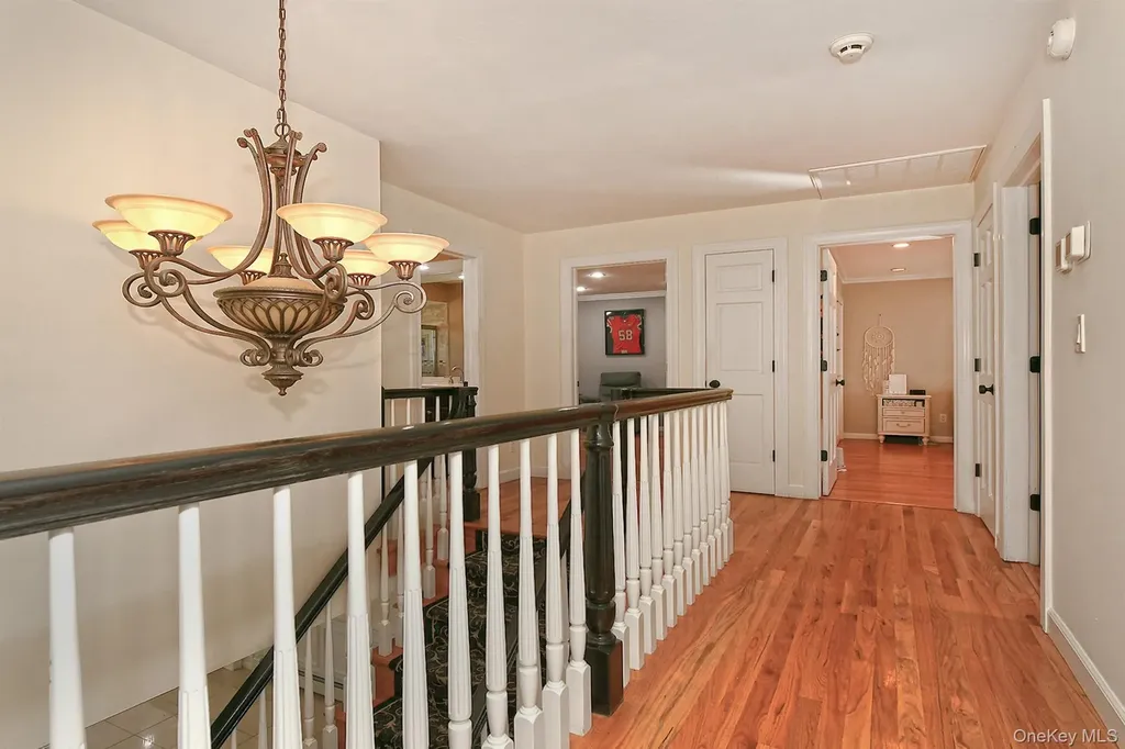 10 Burnham Lane Dix Hills NY 11746