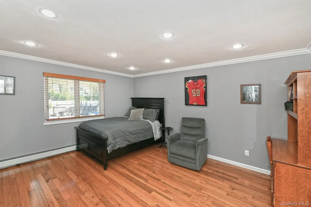 10 Burnham Lane Dix Hills NY 11746