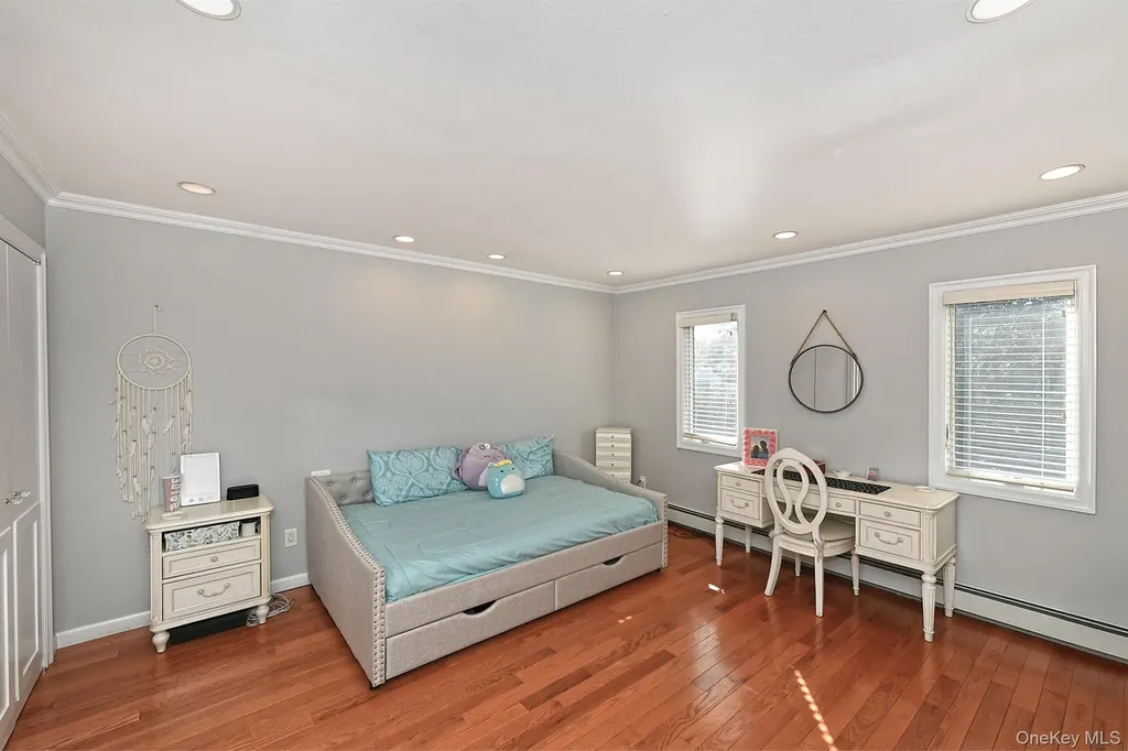 10 Burnham Lane Dix Hills NY 11746
