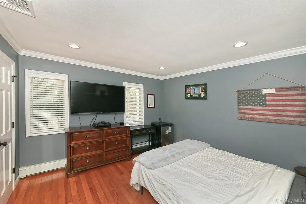 10 Burnham Lane Dix Hills NY 11746