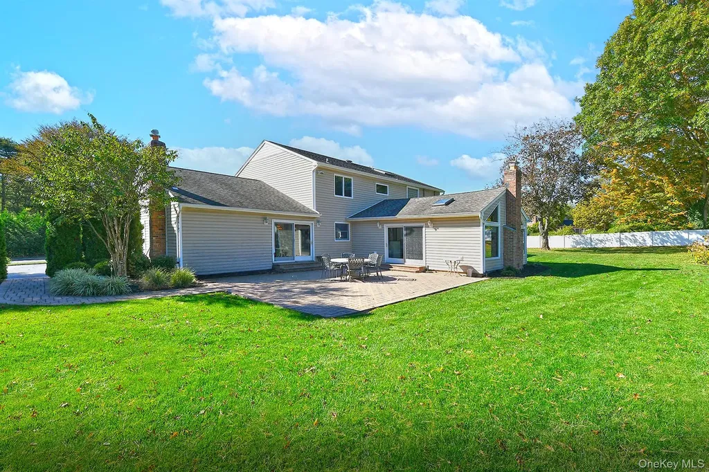 10 Burnham Lane Dix Hills NY 11746