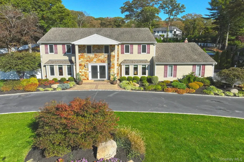 10 Burnham Lane Dix Hills NY 11746