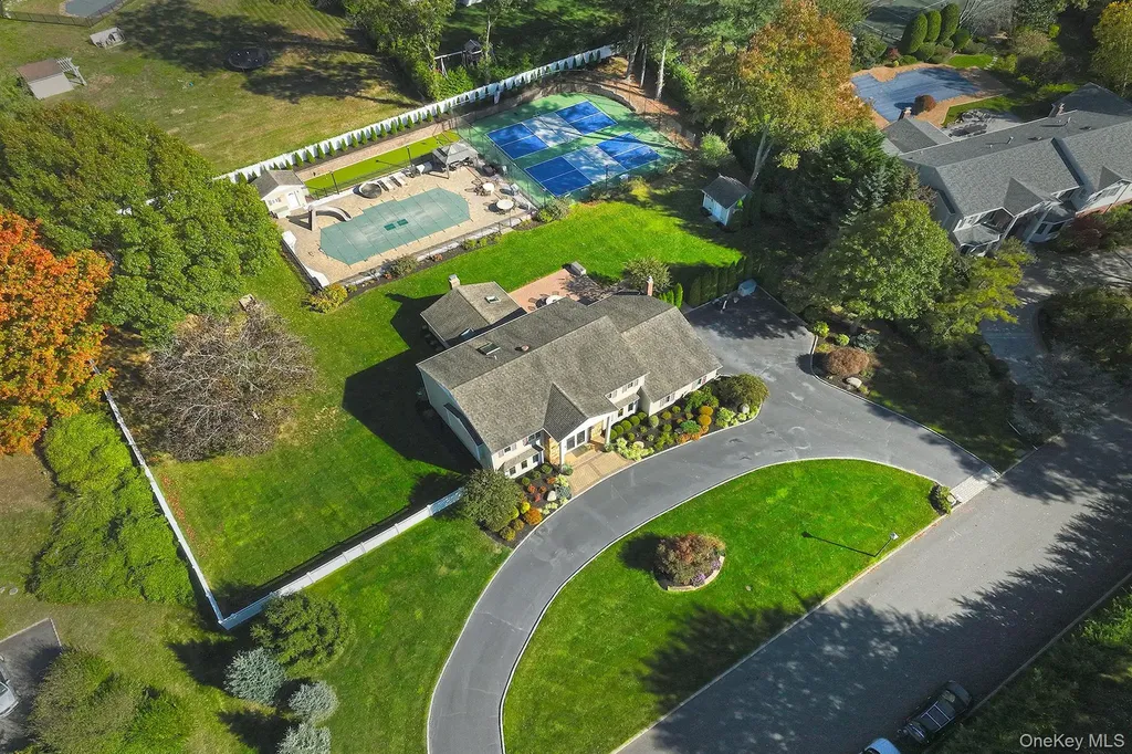 10 Burnham Lane Dix Hills NY 11746