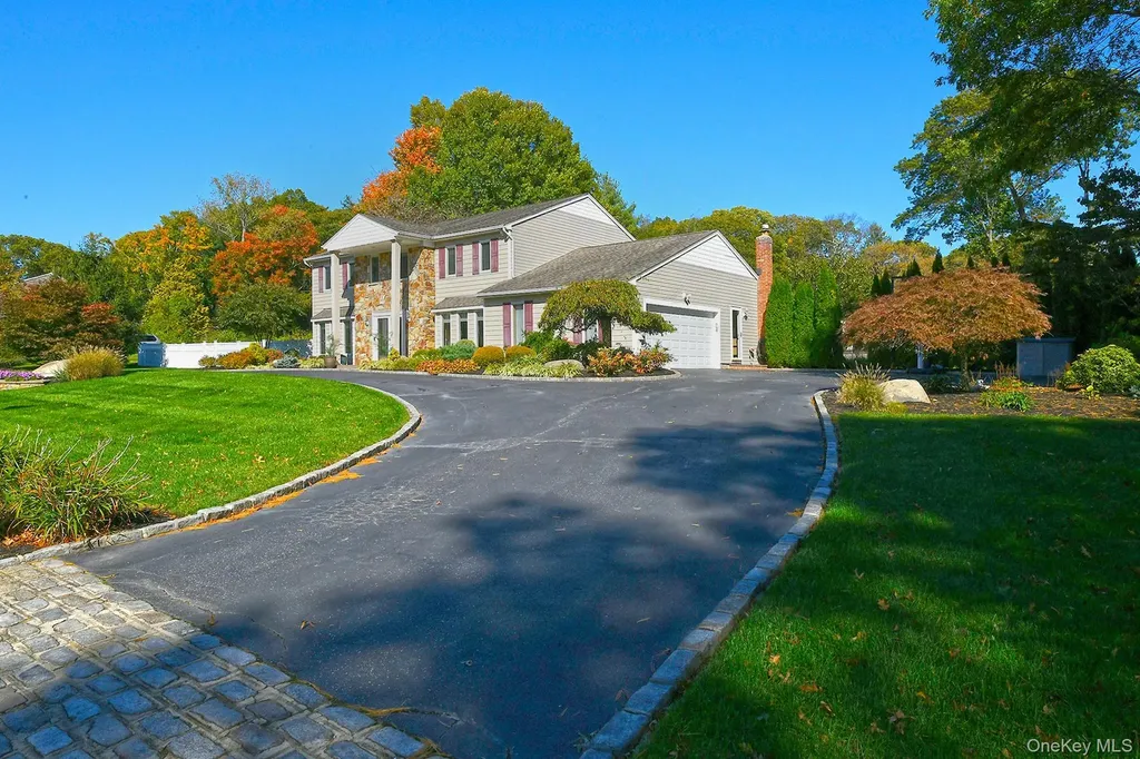 10 Burnham Lane Dix Hills NY 11746