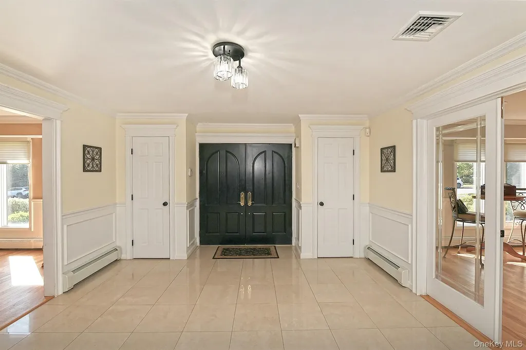 10 Burnham Lane Dix Hills NY 11746