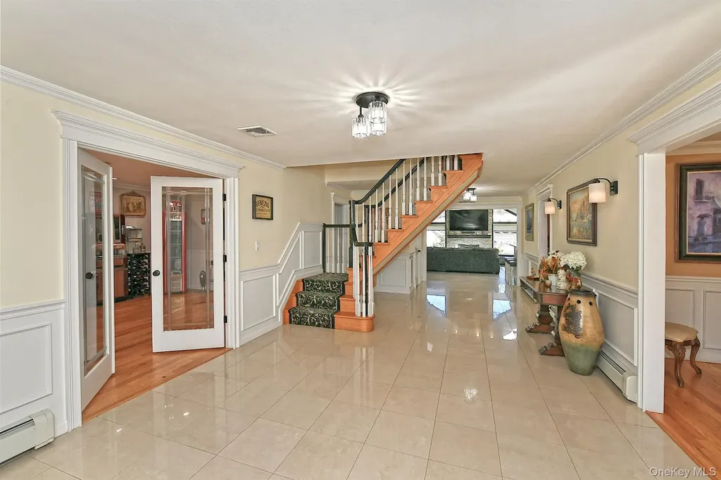10 Burnham Lane Dix Hills NY 11746