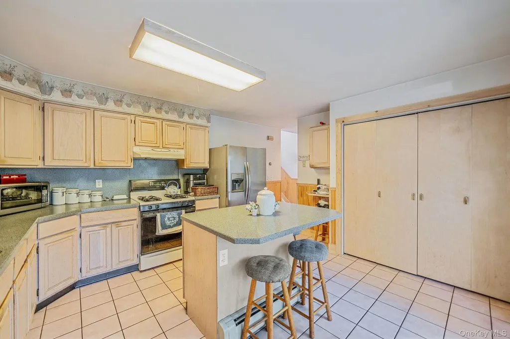 484 Brookhaven Avenue Riverhead NY 11901