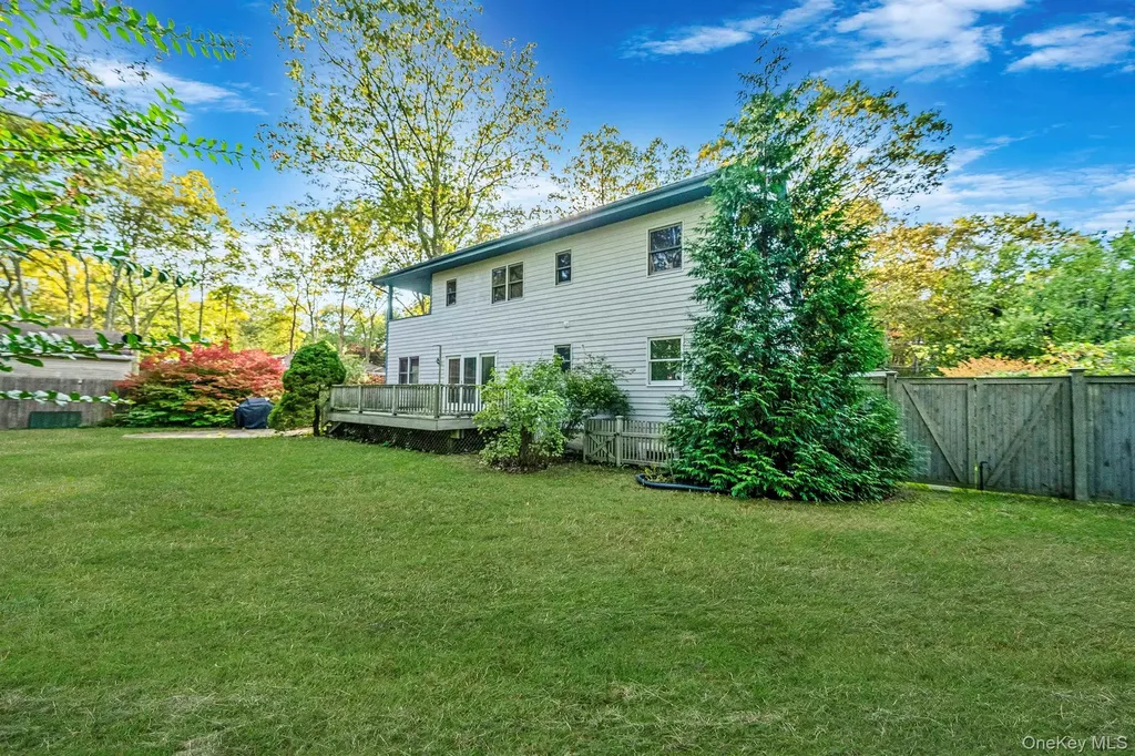484 Brookhaven Avenue Riverhead NY 11901