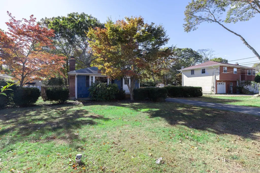 12 Applegate Drive Mastic NY 11950