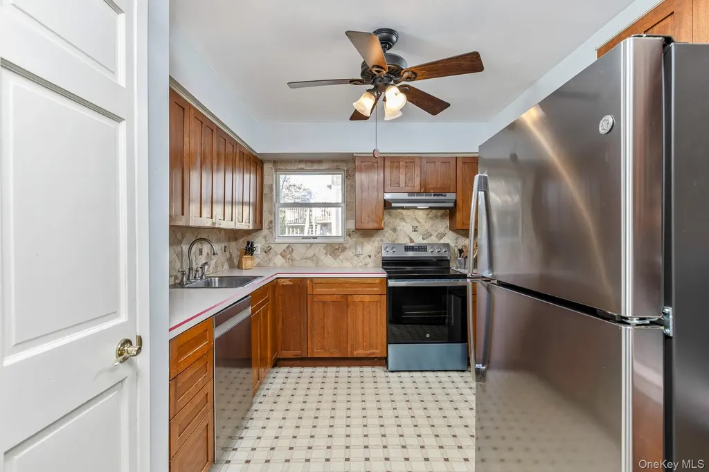 12 Applegate Drive Mastic NY 11950