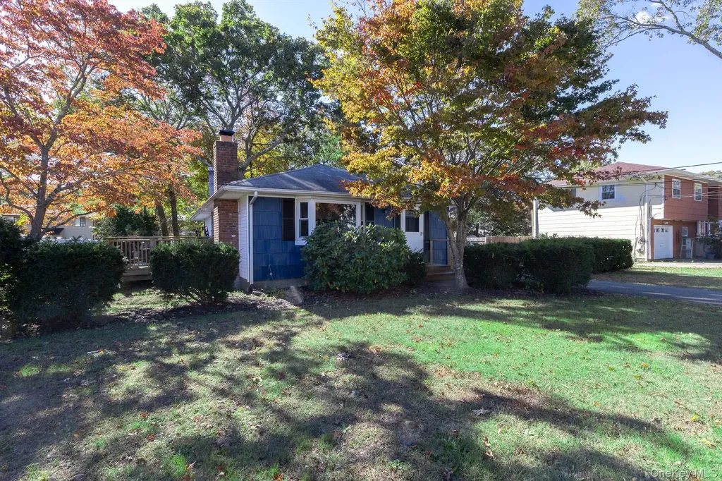 12 Applegate Drive Mastic NY 11950