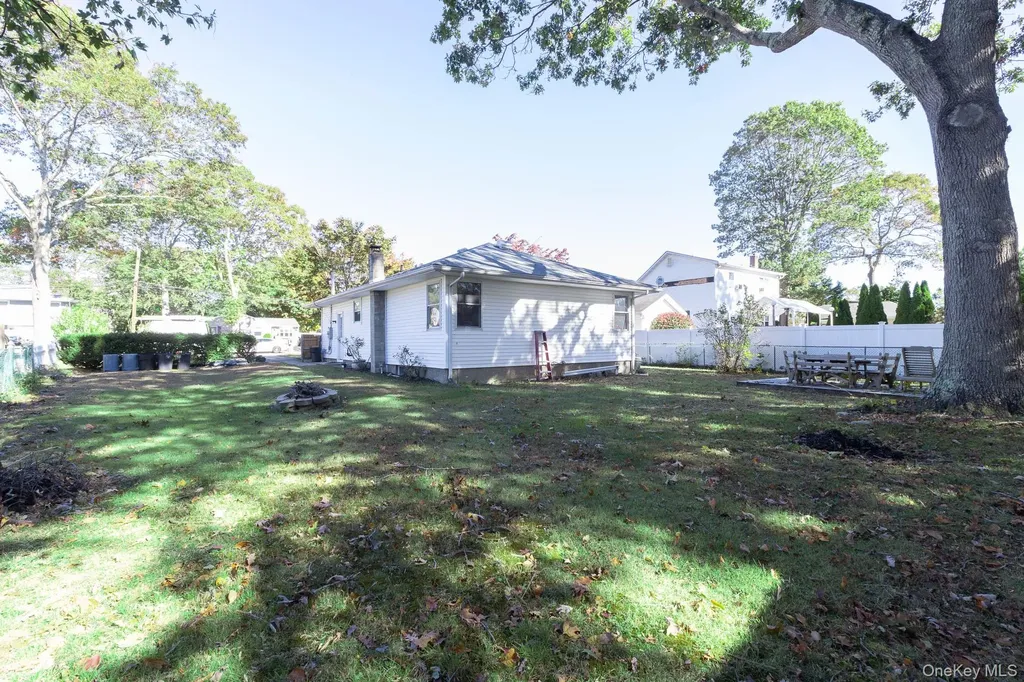12 Applegate Drive Mastic NY 11950
