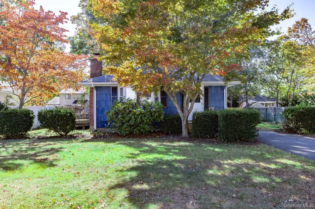 12 Applegate Drive Mastic NY 11950