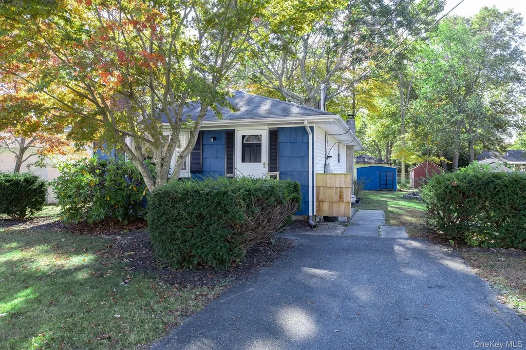12 Applegate Drive Mastic NY 11950