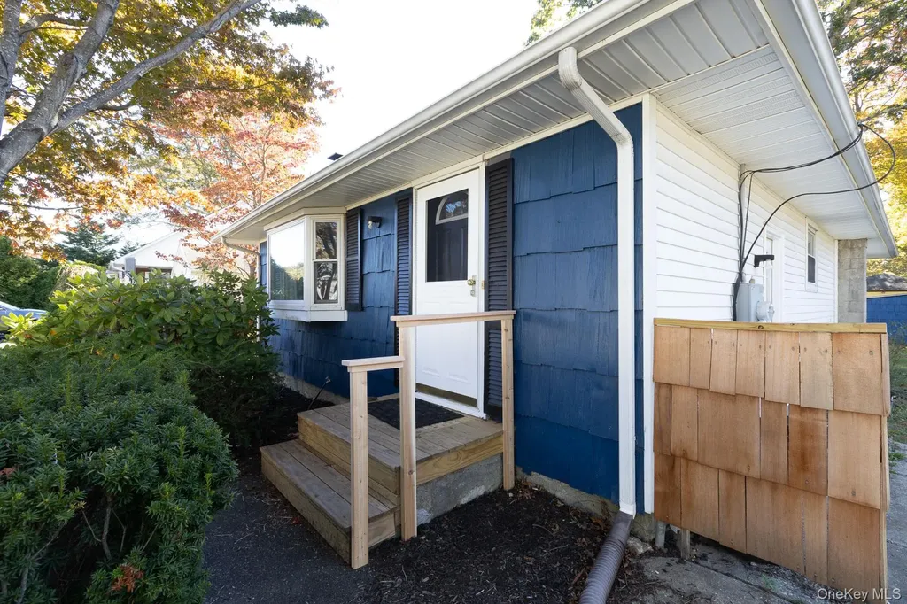 12 Applegate Drive Mastic NY 11950