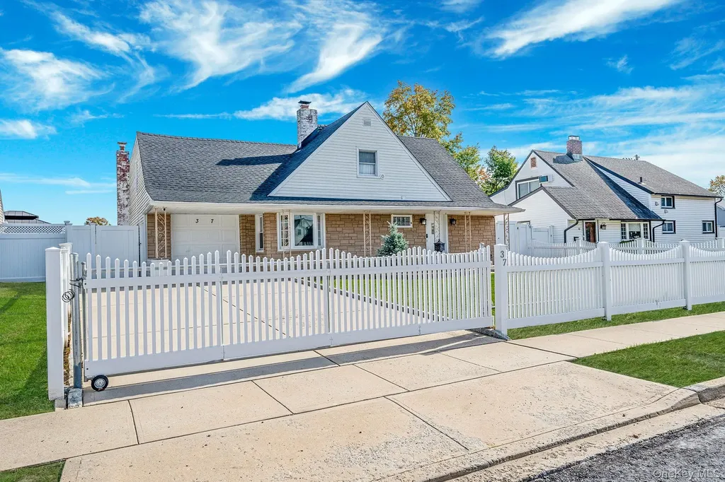 37 Chickadee Lane Levittown NY 11756
