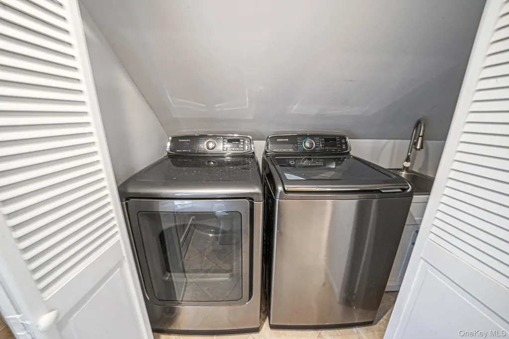 37 Chickadee Lane Levittown NY 11756