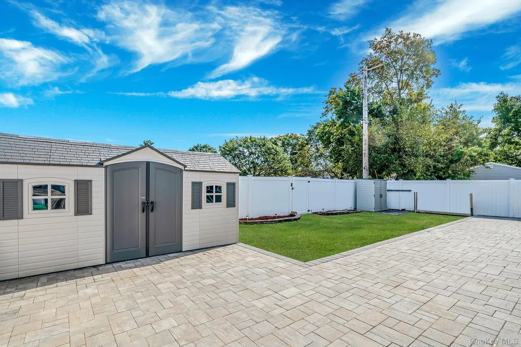 37 Chickadee Lane Levittown NY 11756
