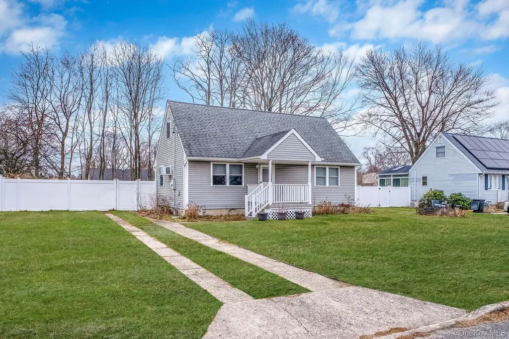 11 Dianne Avenue Centereach NY 11720