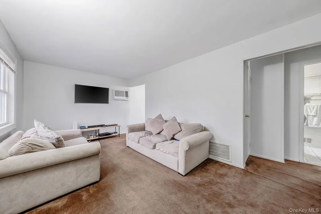 11 Dianne Avenue Centereach NY 11720