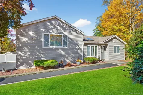 15 Woodbine Drive Mahopac NY 10541