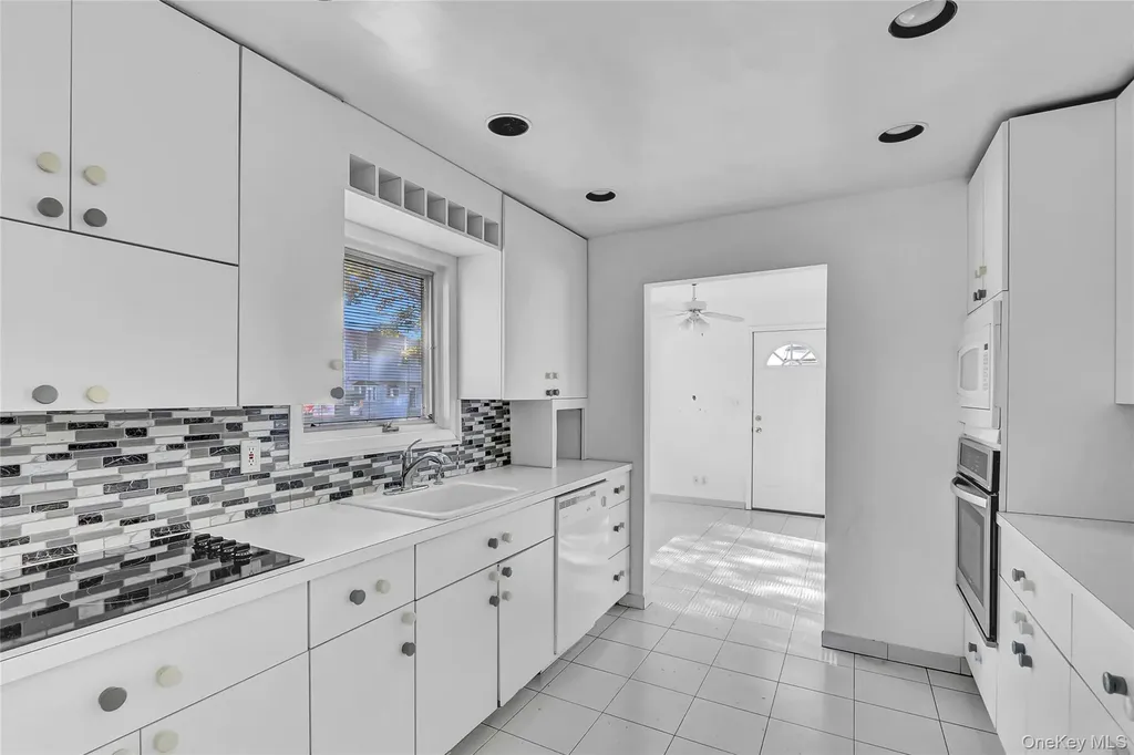 25 Park Circle Cedarhurst NY 11516